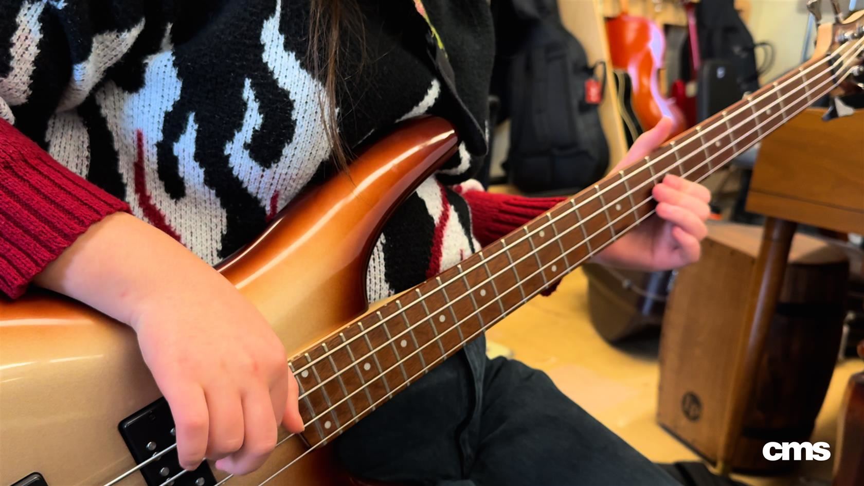  student plays a guitar