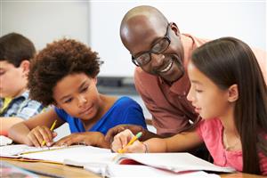 TEACHER OFFERING STUDENT SUPPORT