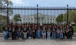  Students standing in front of the Whitehouse in D.C.